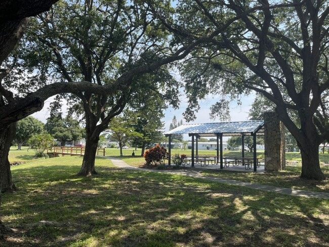 Building Photo - 343 Talbot St