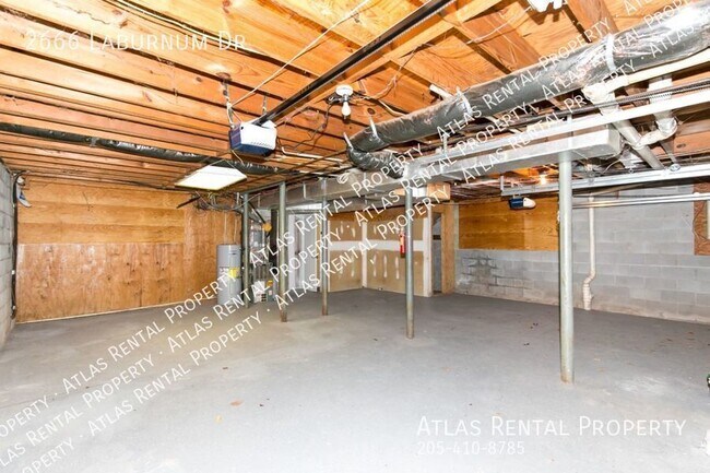 Building Photo - 2666 Laburnum Dr