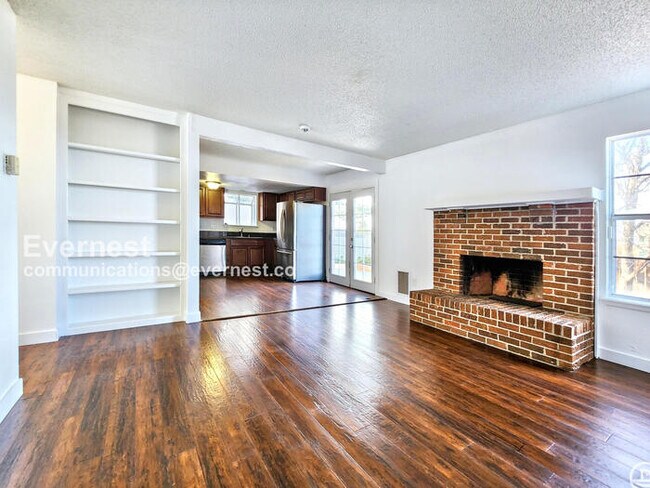 Building Photo - 811 S Rifle Way