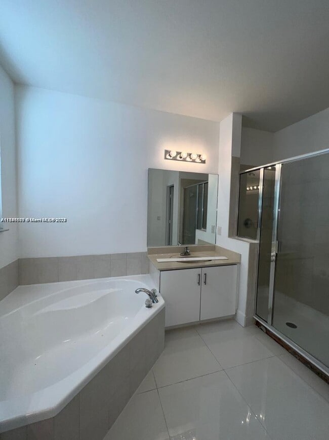 Building Photo - 11300 NW 74th Terrace