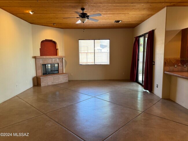 Building Photo - 1717 N Baxter Dr