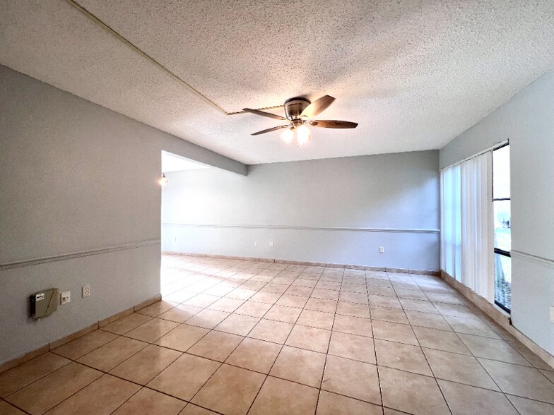 Building Photo - 2811 SW Archer Rd