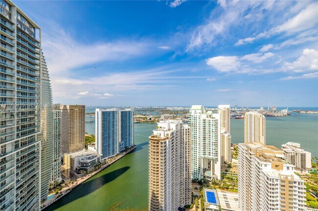 Building Photo - 495 Brickell Ave