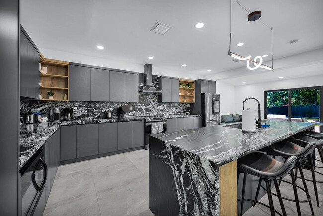 Building Photo - 112 NW 53rd St