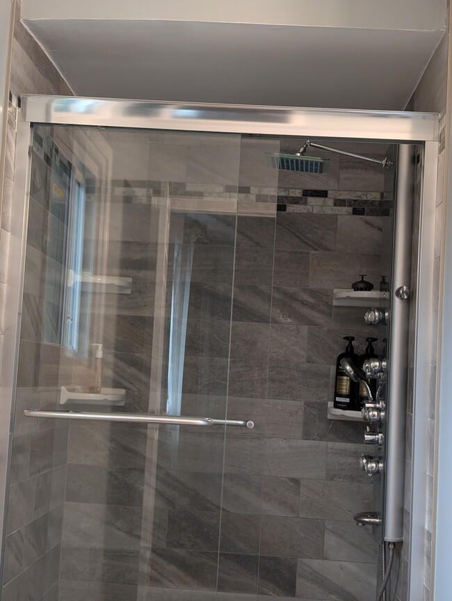 Building Photo - 7074 Foxridge Dr