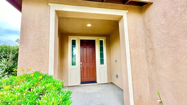 Building Photo - Beautiful Two-Story Home in the Newer Community of Horse Creek Ridge in Fallbrook!