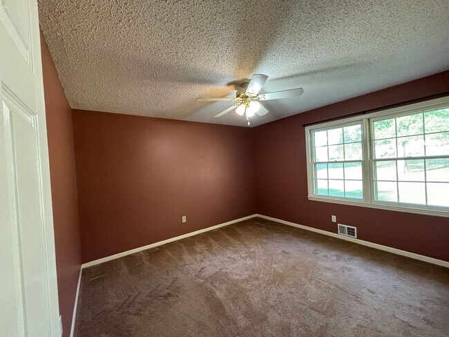 Building Photo - Space, Privacy & Flexibility – All in One Stunning Property