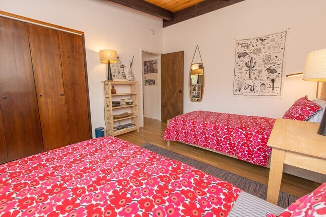 Building Photo - Spectacular Furnished 4 Bedroom/ 3 Bath Mid-Century Modern Retreat in Encinitas