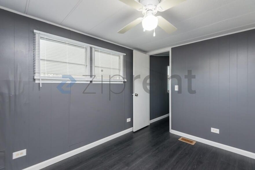 Building Photo - Unit #322