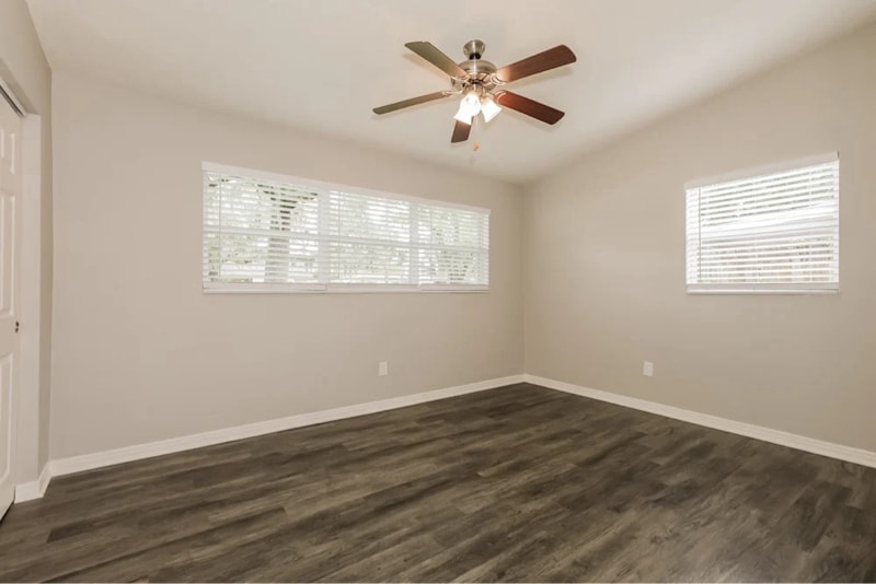 Building Photo - 813 E River Dr