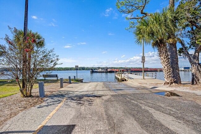 Building Photo - 114 Dana Pointe