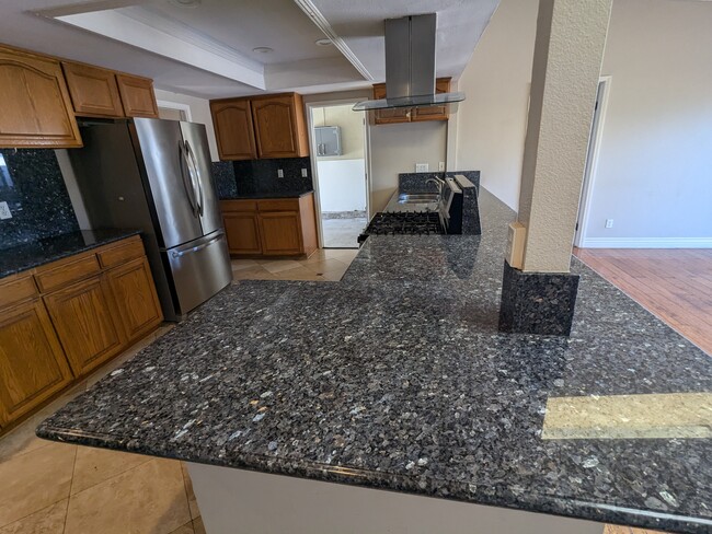 Kitchen with granite counters - 3972 Ecochee Ave