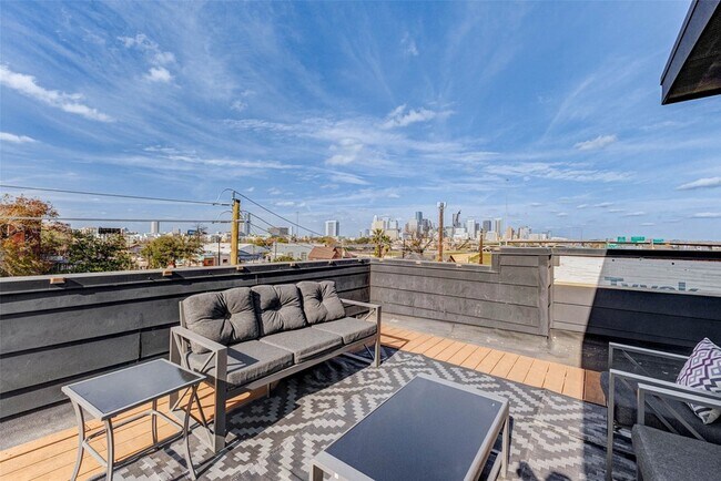 Building Photo - 4115 Chartres St