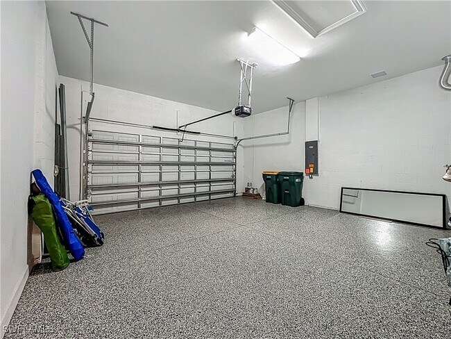 Building Photo - 2126 Yellowfin Cir