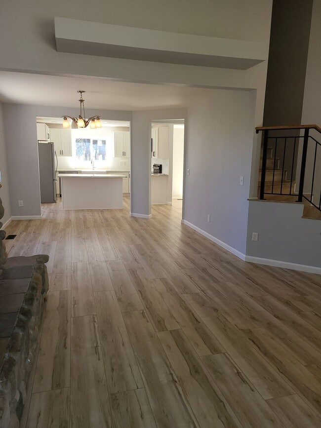 Building Photo - Beautiful Updated 3 bedroom 2.5 bath Hayde...