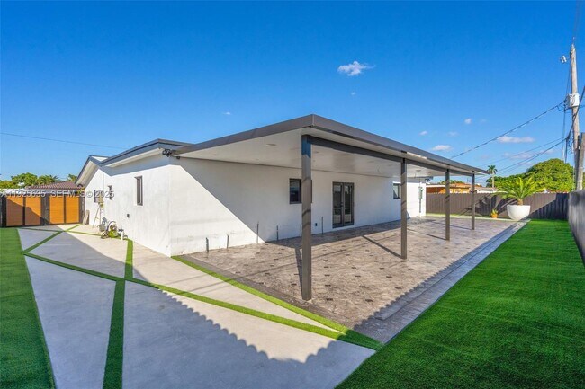 Building Photo - 864 W 69th Pl