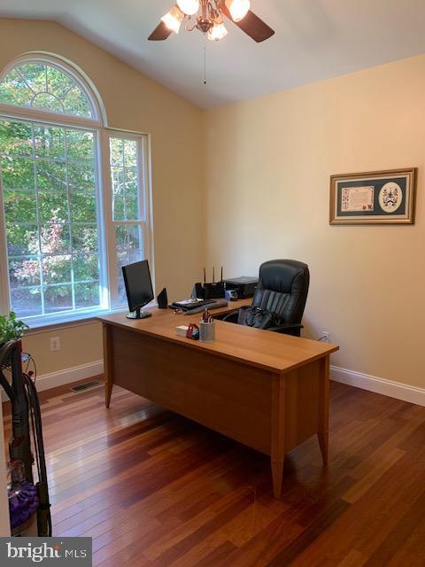 Building Photo - 24900 Fox Run Ln