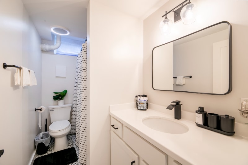 Building Photo - 5130 N Yale St