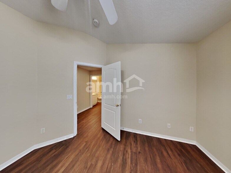 Building Photo - 10440 Blackmore Dr