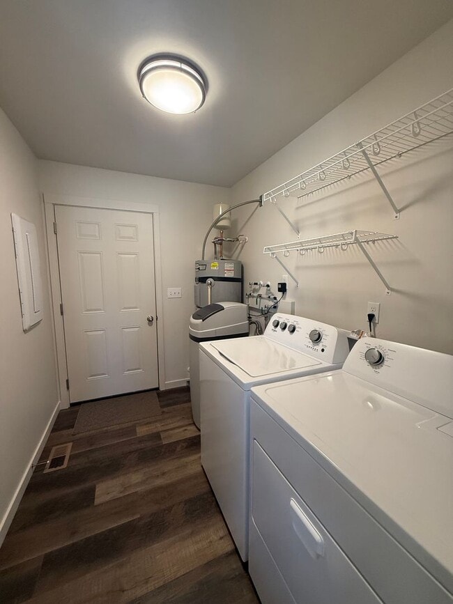 Building Photo - 3 Bedroom, 2 Bathroom Single Family Home!