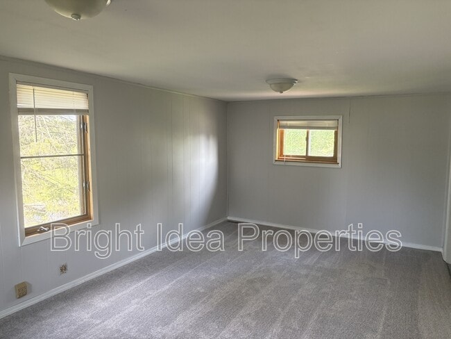 Building Photo - 711 Elm Ave