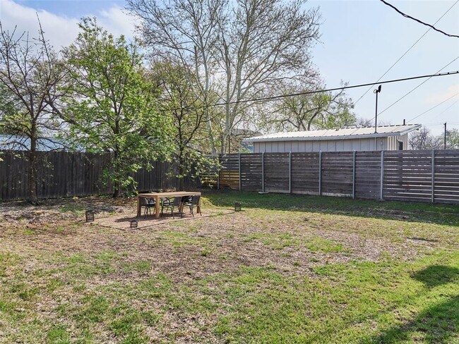 Building Photo - 4427 Gillis St