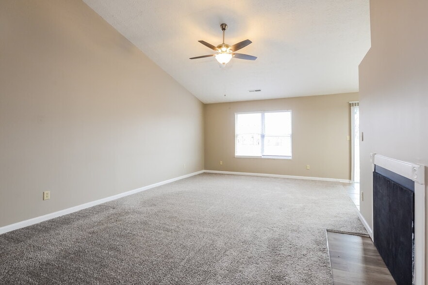 Building Photo - 748 Hollowood Ln