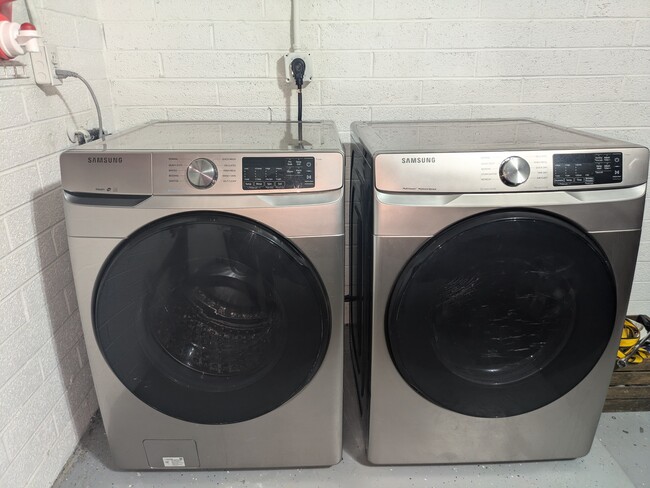 Washer and dryer in the grage - 8879 E Friess Dr