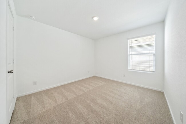 Building Photo - 3912 Pontchartrain Pkwy