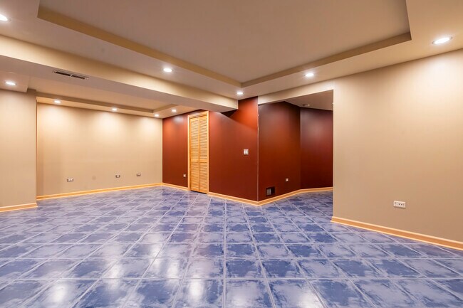 Building Photo - 2284 Woodside Dr