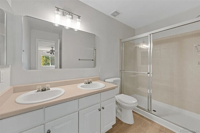 Building Photo - Newly Remodeled 3 Bed/3 Bath in Aurora.