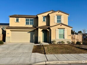 Building Photo - Spacious 3-Bedroom, 2.5-Bath