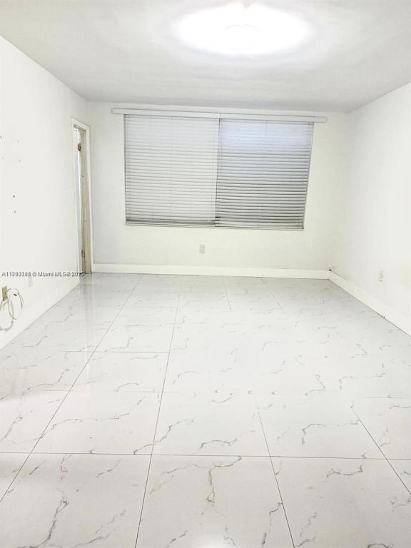 Building Photo - 1401 NE 191st St