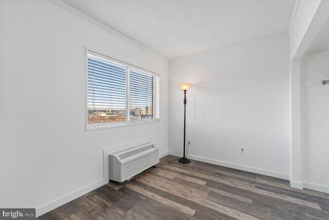 Building Photo - 2059 Huntington Ave