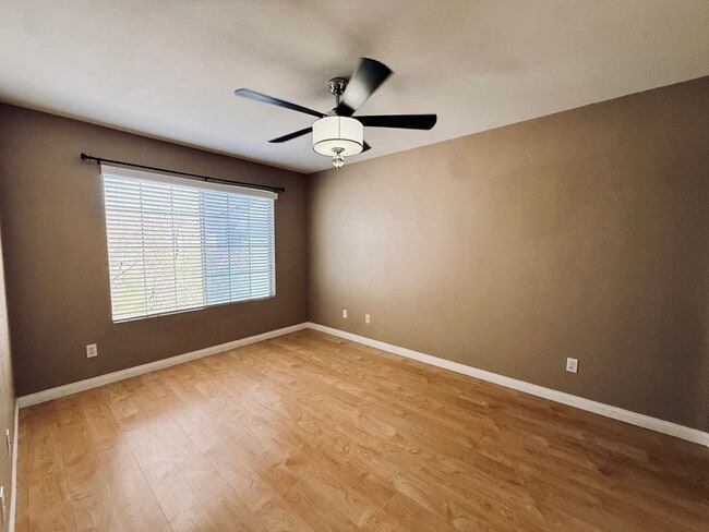 Building Photo - BEAUTIFUL 2 STORY TOWNHOME LOCATED IN THE SOUTHWEST!