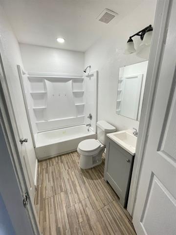 Building Photo - 3010 Modree Ave