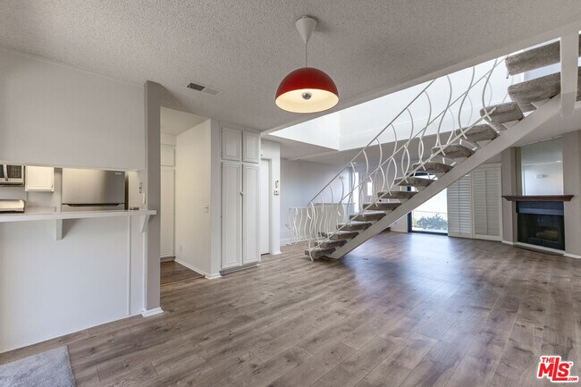 Building Photo - 1709 Cam De Villas