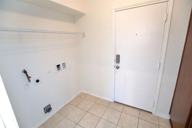 Building Photo - 8732 Wood Stork Dr