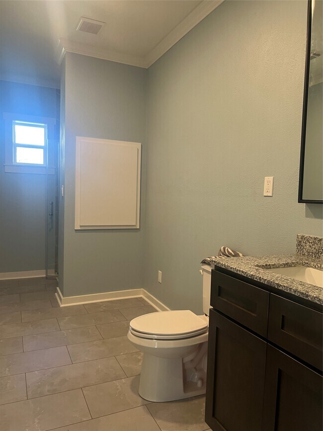 Building Photo - 803 Austin St