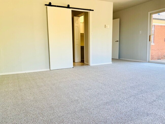 Building Photo - Awesome 3BD 2BA Home with HUGE Primary Bedroom in Lakewood Addition!!