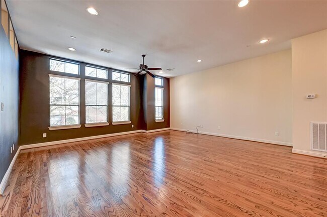 Building Photo - 5211 Eigel St