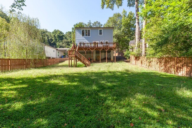 Building Photo - Gorgeous 4/3.5 w/ Bedroom on Main & Large,...