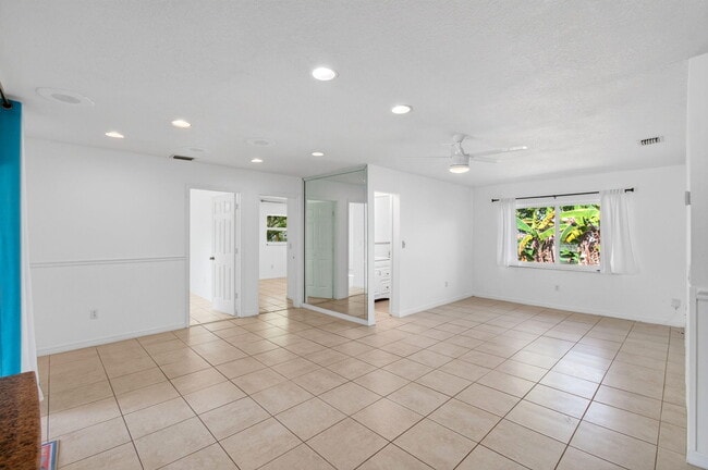 Building Photo - 4760 Bison St