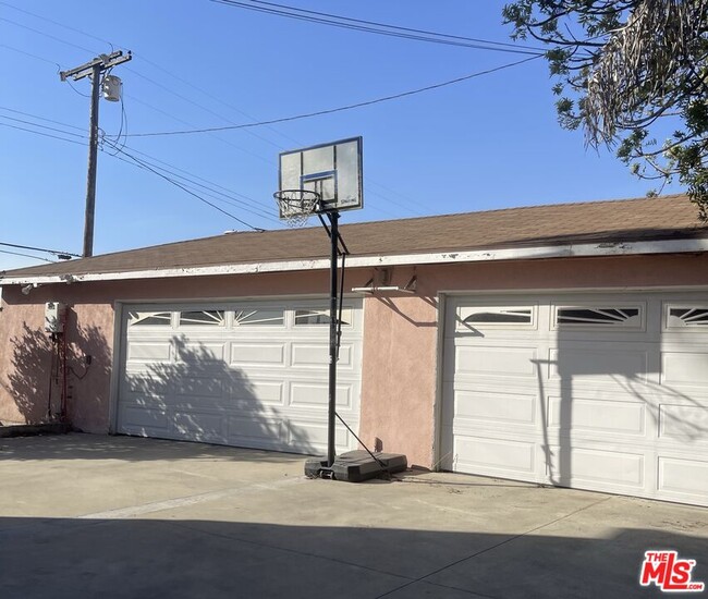 Building Photo - 5761 Alviso Ave