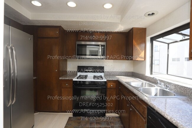 Building Photo - 2000 W Palmyra Ave