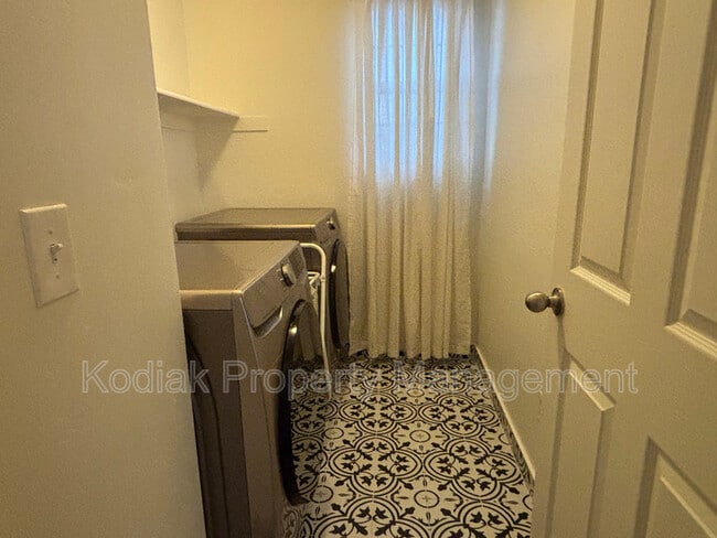 Building Photo - 5757 Coral Pine Ct S
