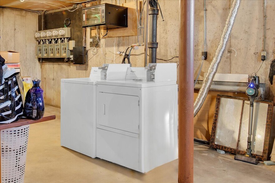 Building Photo - 63 Maynard St