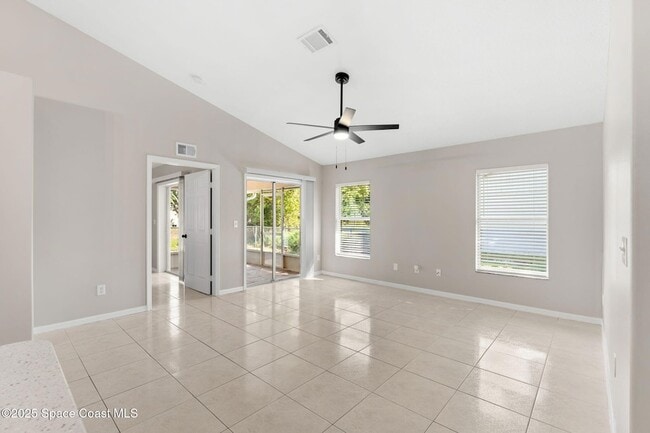 Building Photo - 158 Empress Ave