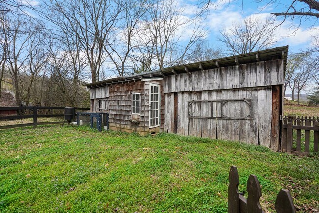 Building Photo - 251 Cheatham Springs Rd