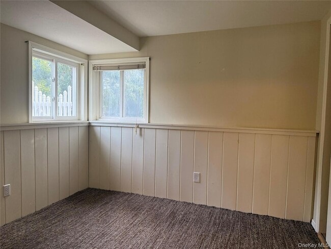 Building Photo - 14 Genesee Dr